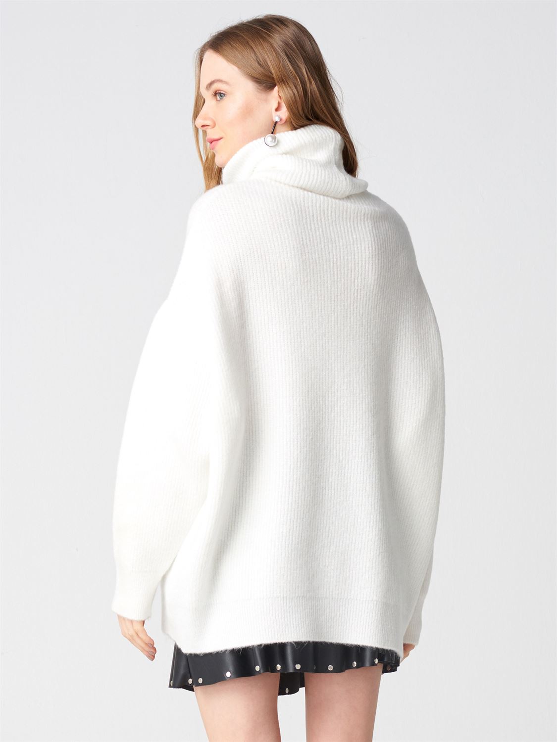 Oversized Turtleneck Knit