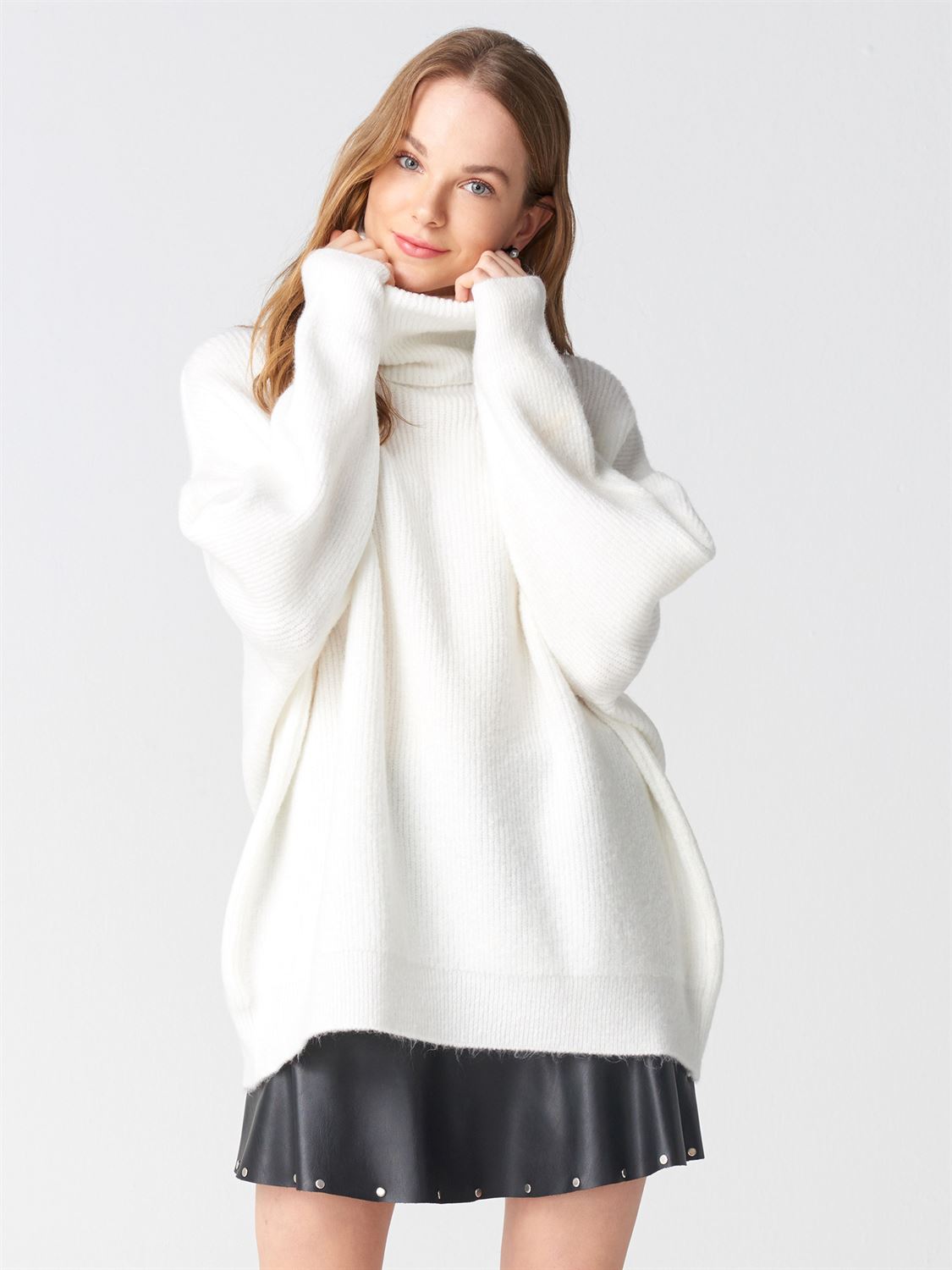 Oversized Turtleneck Knit