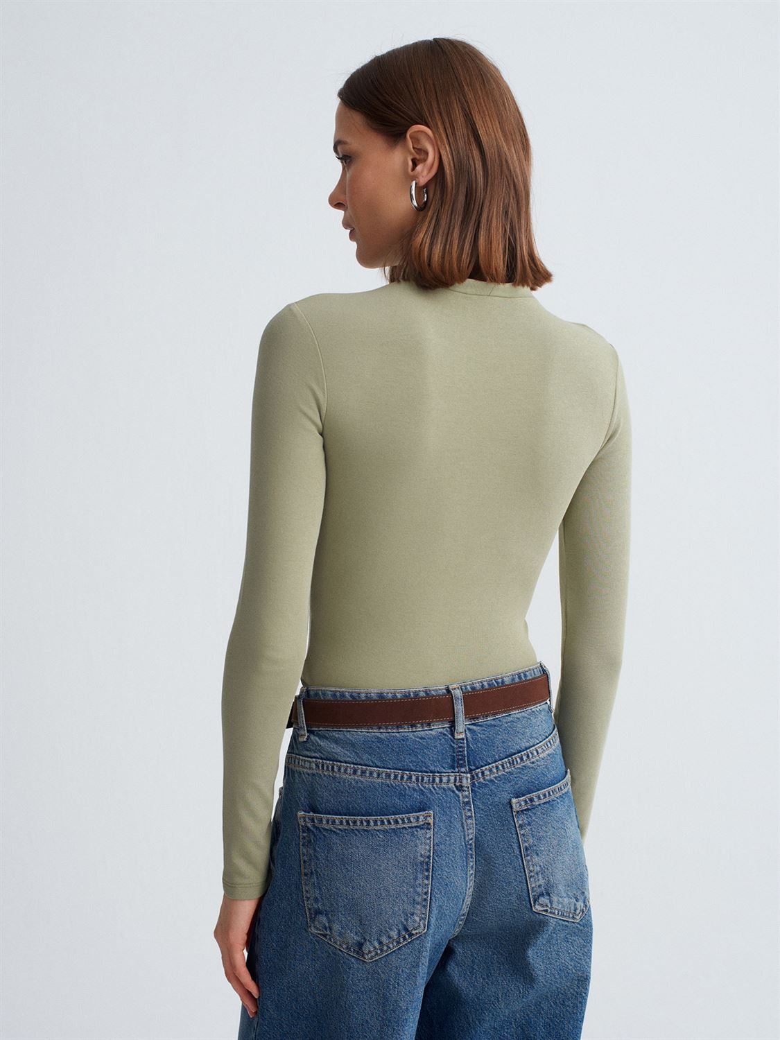 Fitted High-Neck Basic