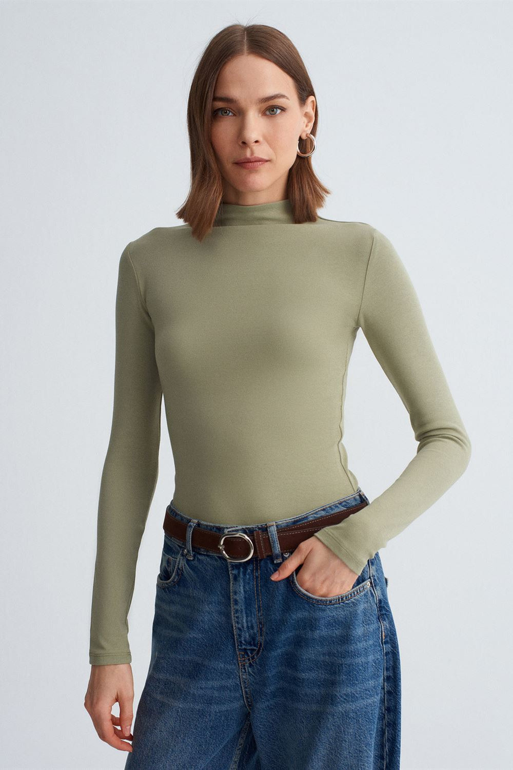 Fitted High-Neck Basic