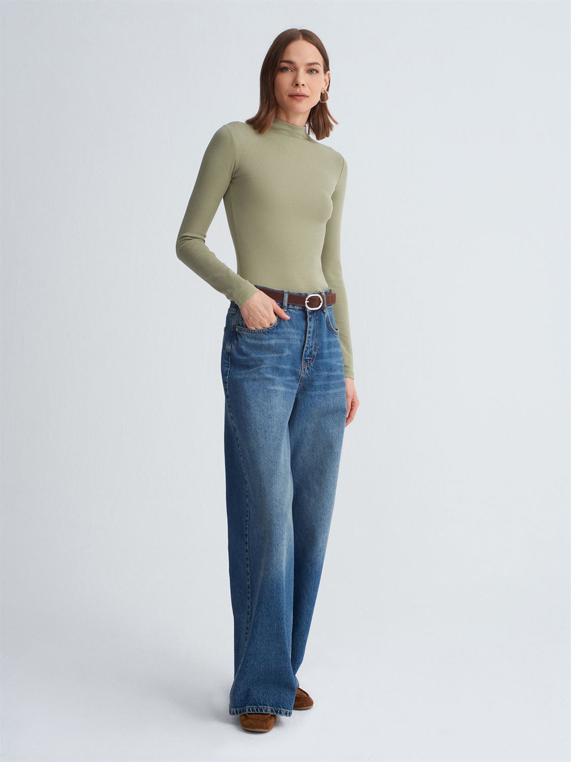 Fitted High-Neck Basic