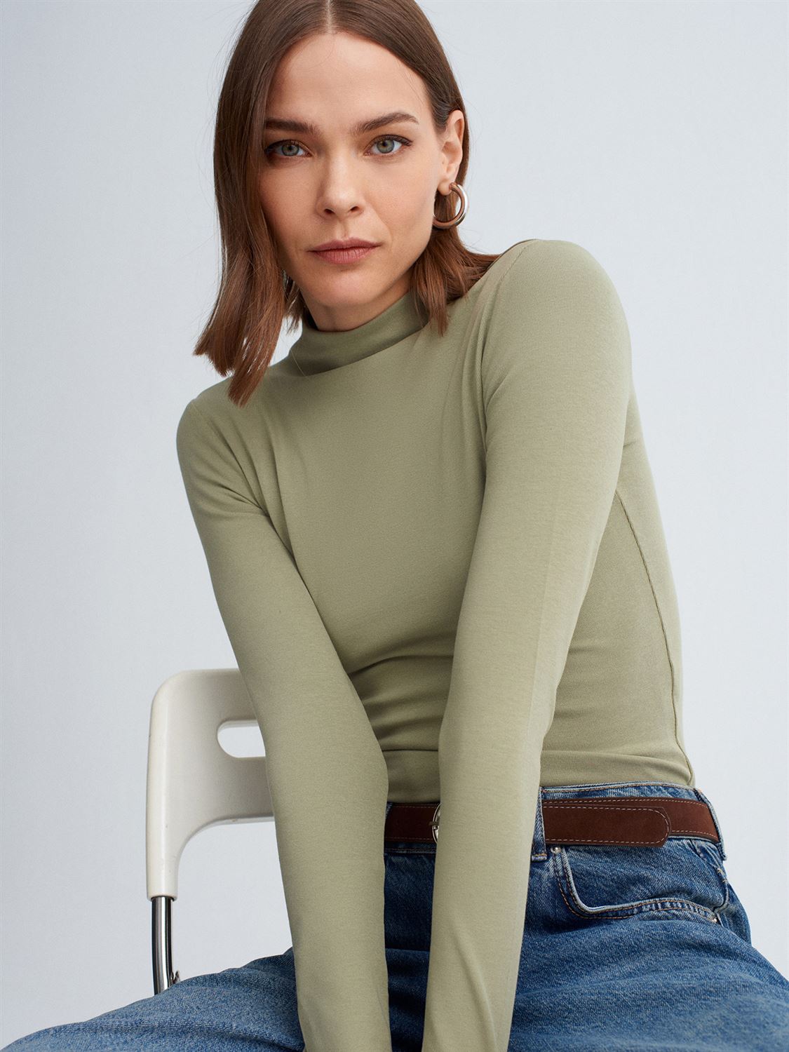 Fitted High-Neck Basic