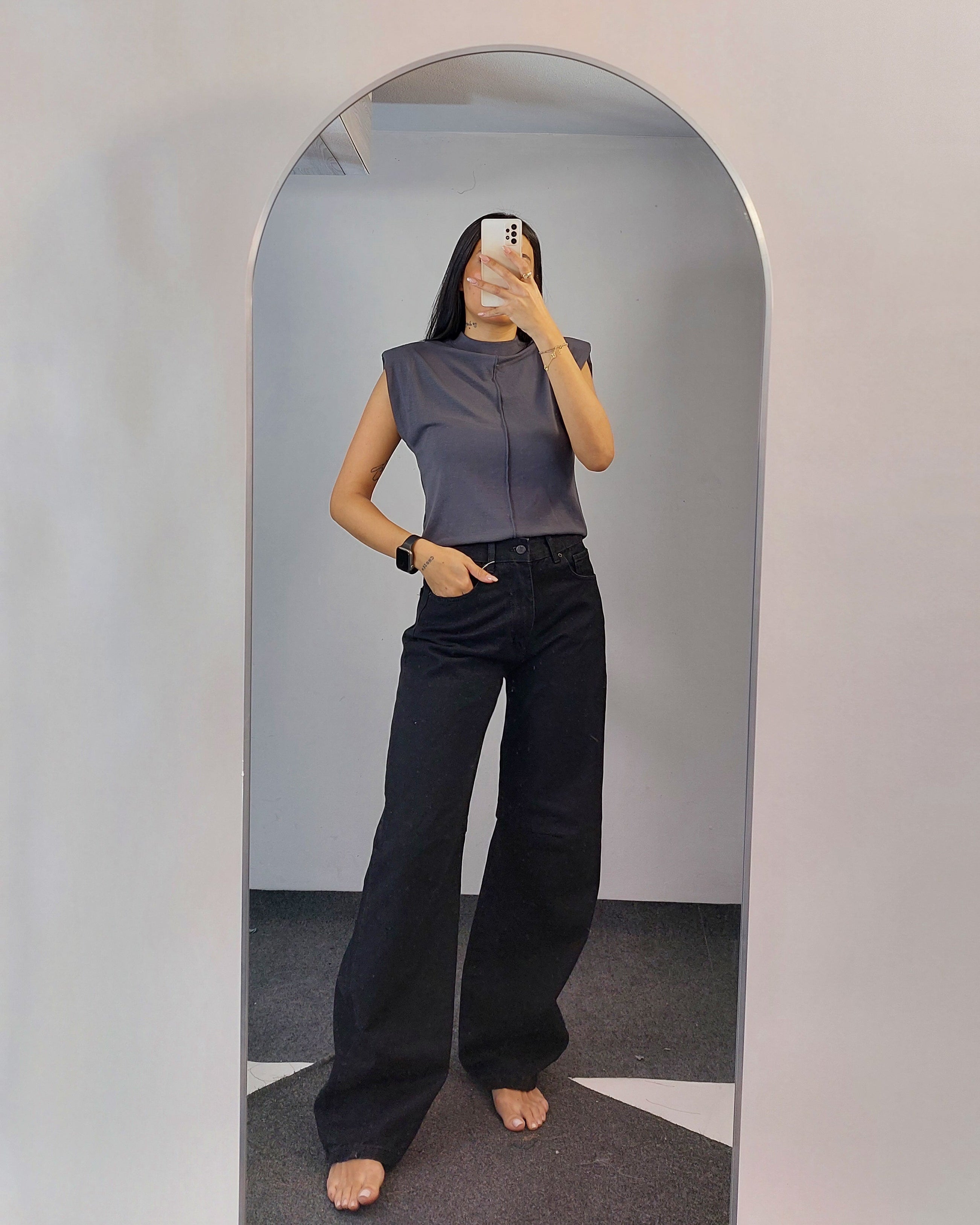 Mid-Rise Baggy Jeans