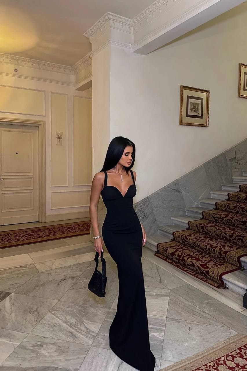 Elegant Open-Back Maxi Dress