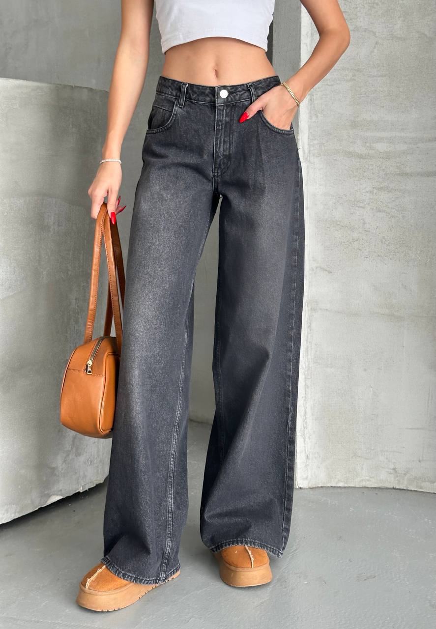 Low-Waist Baggy Jeans