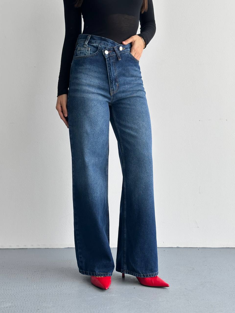 Cross-Waist Loose Jeans
