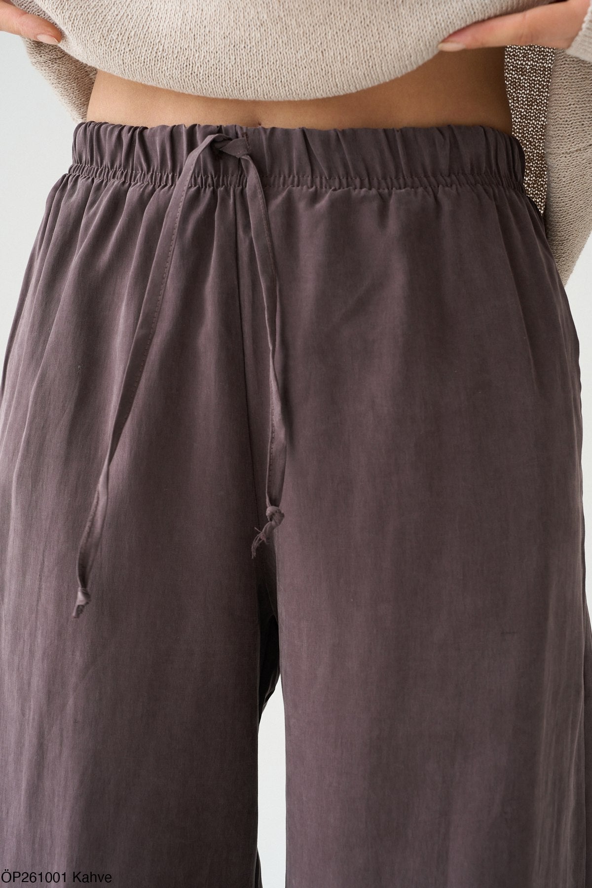 Relaxed Wide-leg Trouser