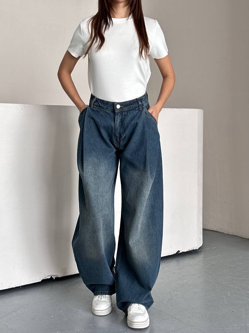 Mid-Rise Baggy Jeans