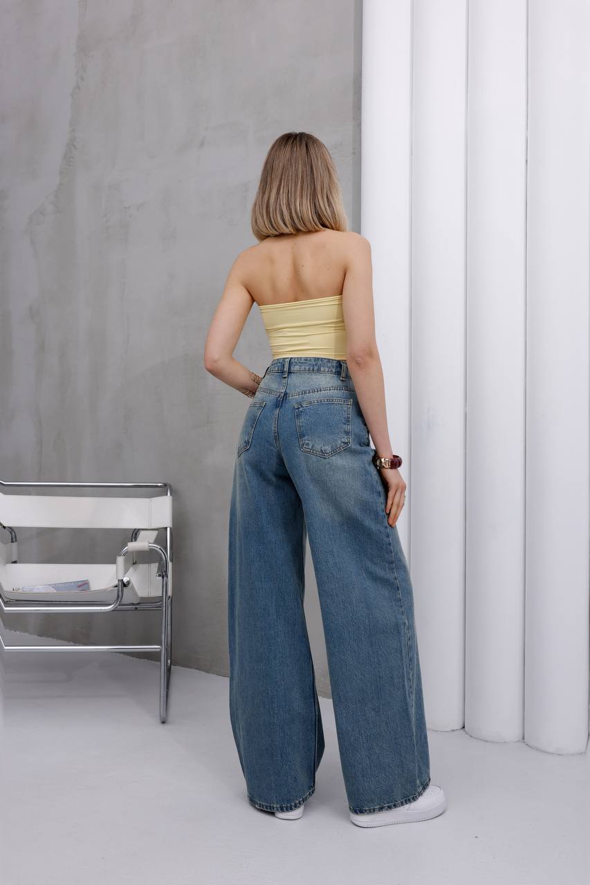 Mid-Rise Baggy Jeans